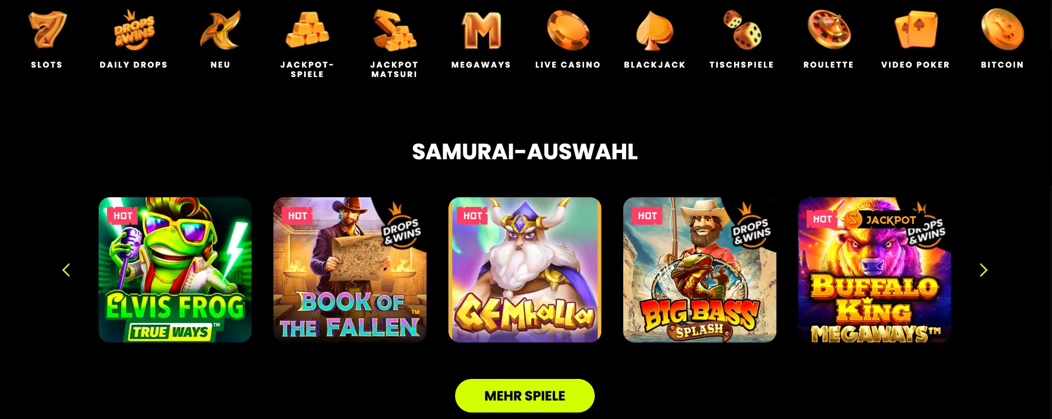 Gewinnende Hand mit Bube und Ass bei einem Kartenspiel